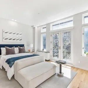 Studio W Charming Juliet Balcony In Upper East New York